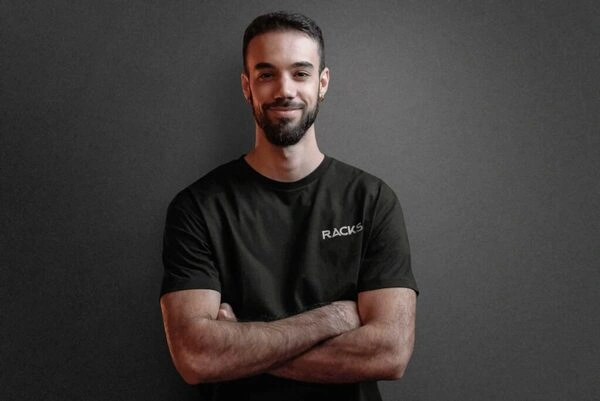 Racks Academy Opiniones 2025 ¿Vale la pena el curso de IA de Wall Street Wolverine y Carlos Adams? Jaime Serrano, Programador full-stack en Racks Academy y especialista en ingeniería de computación