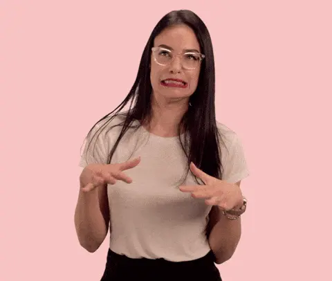 Closer de Ventas en 2025: la verdad sobre el sueldo, el futuro y cómo empezar Gif de mujer con gesto de duda y cara incómoda, representando la incertidumbre sobre si ser closer de ventas es una buena opción