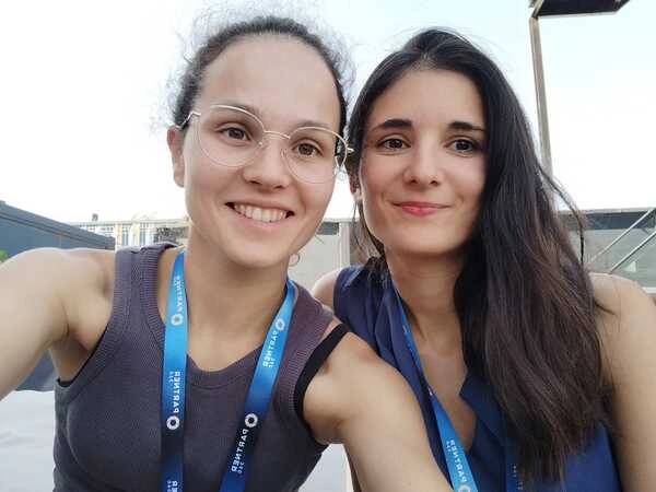 Autora del blog Formarse Mola durante el evento de marketing