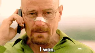 💭 Cómo pensar en grande en 2025: mentalidad de campeón para triunfar online 🚀 gif de un hombre diciendo “I won” por teléfono, representando la sensación de victoria tras alcanzar un objetivo importante