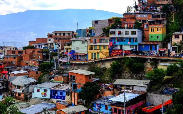 La mentira del nómada digital: lo que nadie te cuenta antes de lanzarte (2026) Medellín, Colombia, ciudad atractiva para nómadas digitales