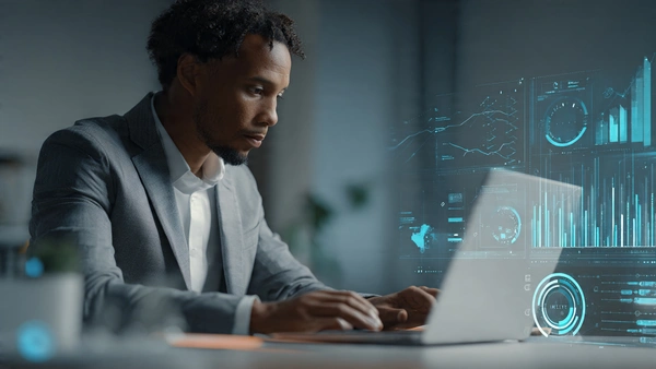 Dispara tus ventas con inteligencia artificial opiniones: análisis honesto del curso y para quién merece la pena en 2026. Emprendedor analizando datos de ventas con inteligencia artificial en su portátil, paneles holográficos de marketing digital y gráficos de rendimiento en pantalla